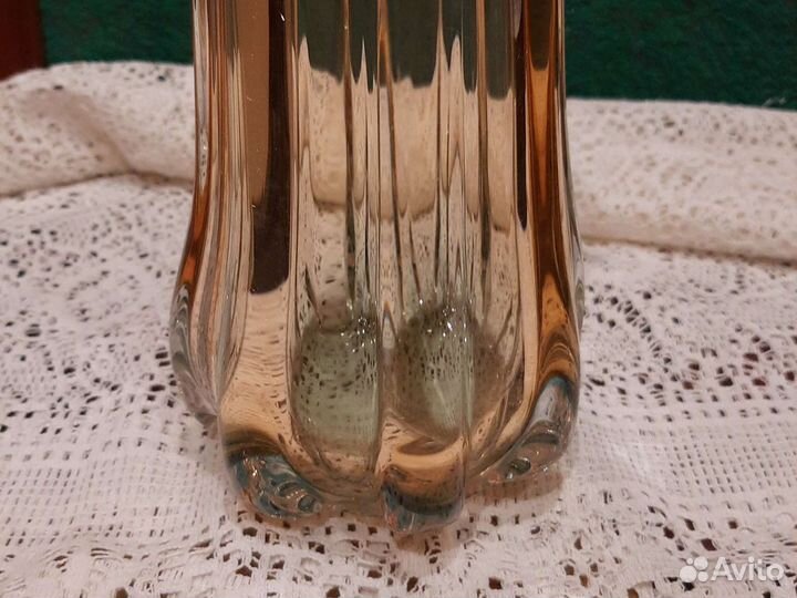 Ваза из толстого стекла