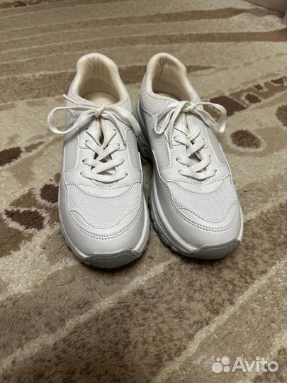 Кроссовки женские новые 39