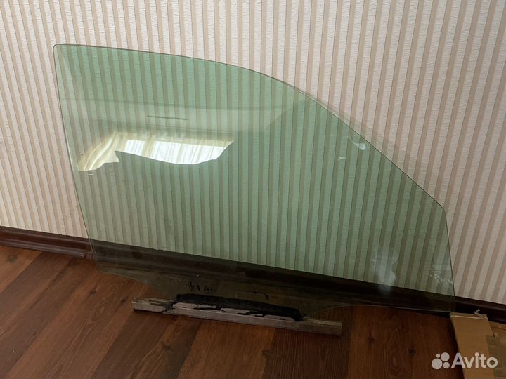 Стекло переднее правое w210