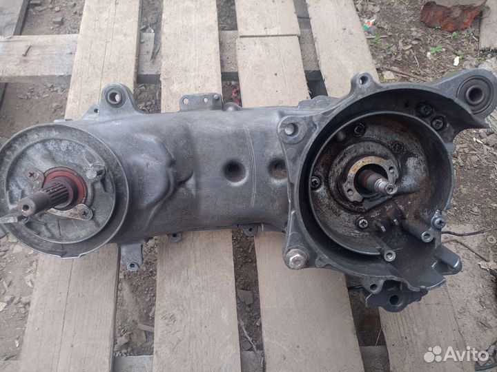 Картер двигателя Сузуки летс 1