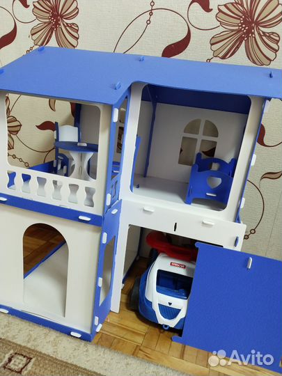 Большой кукольный домик