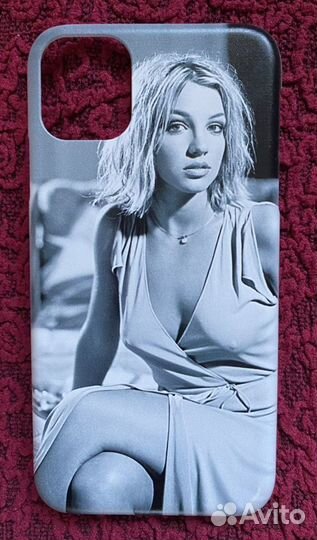 Пластиковый чехол на iPhone 11