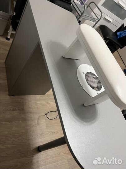 Маникюрный стол с вытяжкой бу