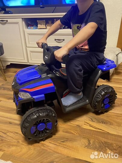 Детский квадроцикл на аккумуляторе