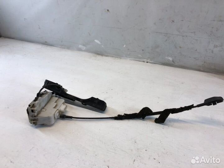 Замок двери задний правый Nissan Primera P12