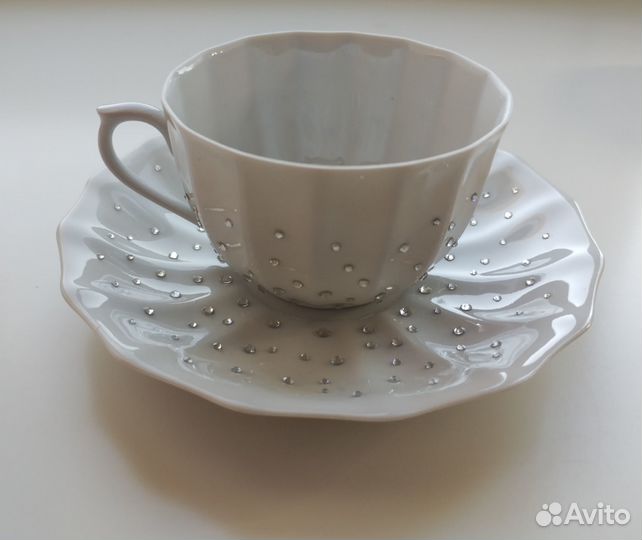 Чашка с блюдцем со стразами 