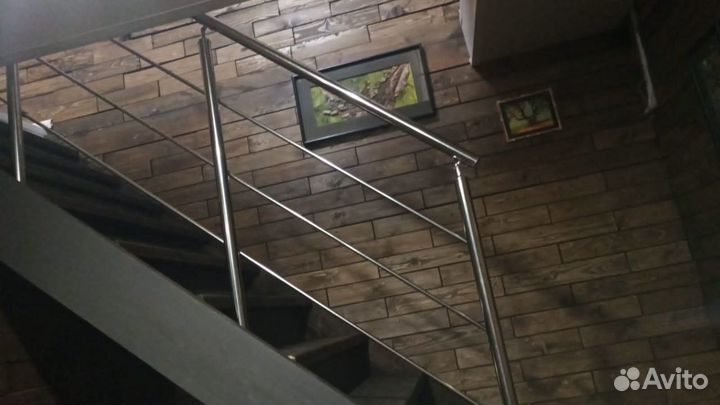 Металлические хромированные перила для лестниц