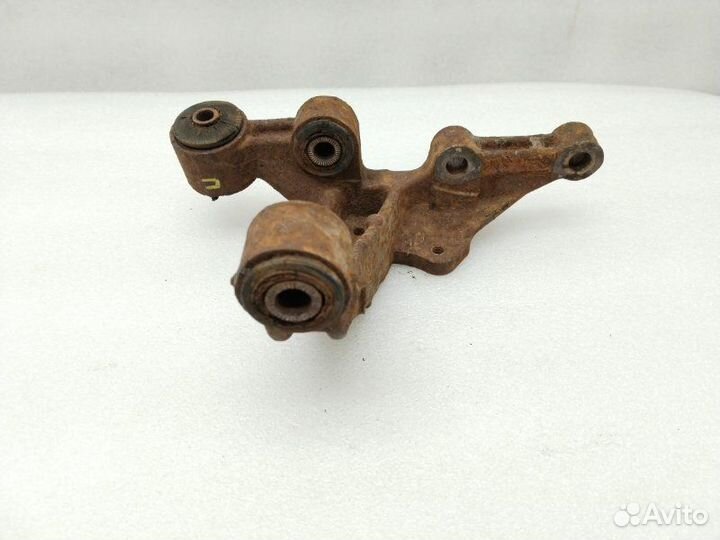 Кулак поворотный задний правый Toyota Camry XV30