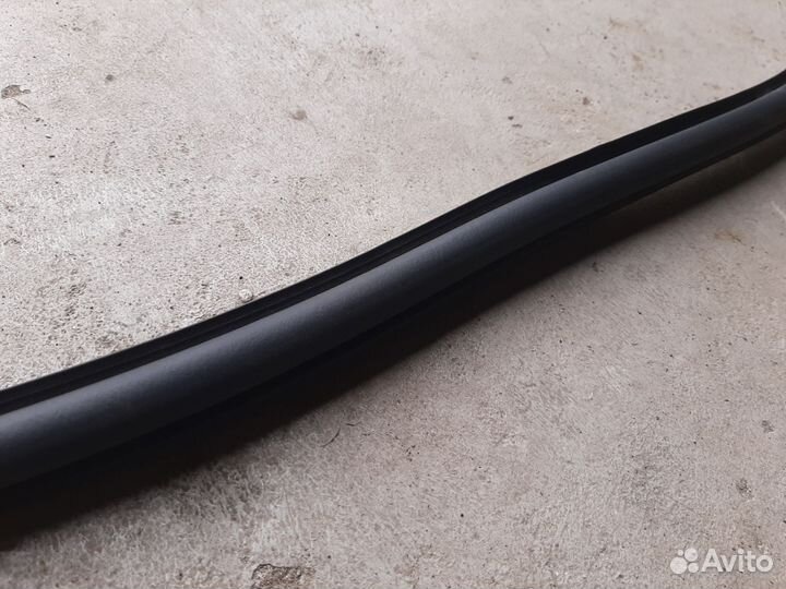 Уплотнитель двери передней левой skoda superb 3