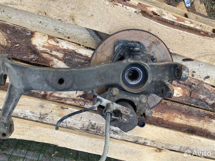 Поворотный кулак audi a4 b5