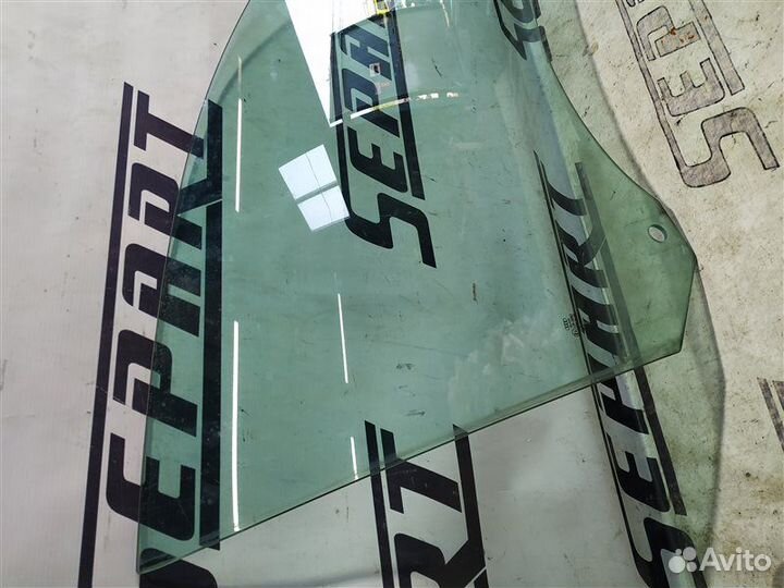 Стекло боковое переднее правое Audi A6 C6 2.8 CCE