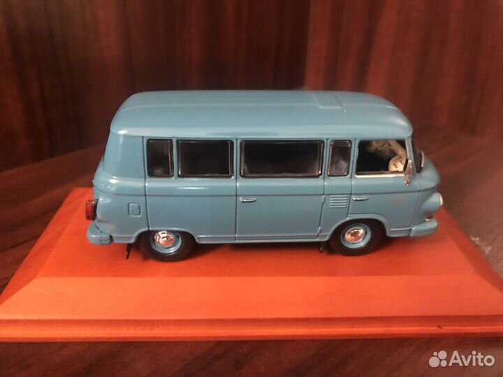 Модель автомобиля 1/43 Barkas R1000 KB