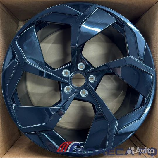 Кованые диски R23 на lotus eletre