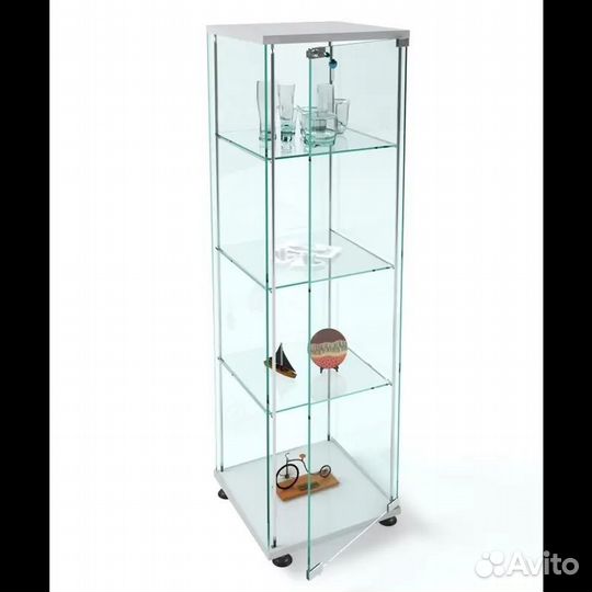 Стеклянная витрина с подсветкой