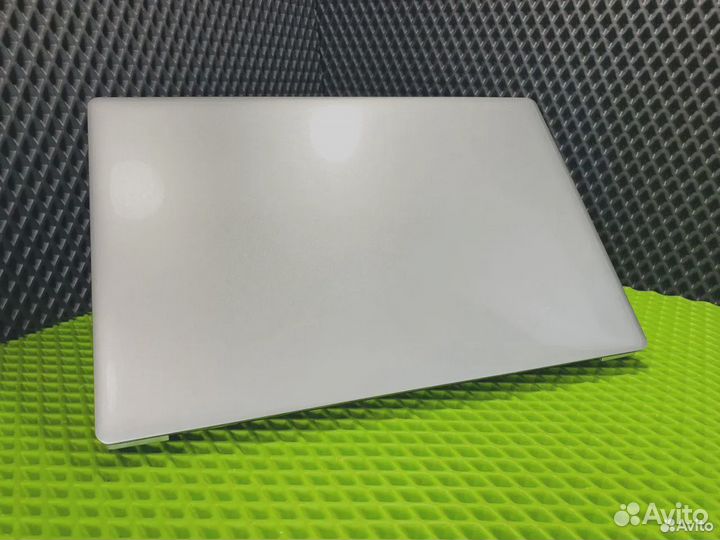 Новый Ноутбук i7/16Gb/SSD512/UHD Комплект