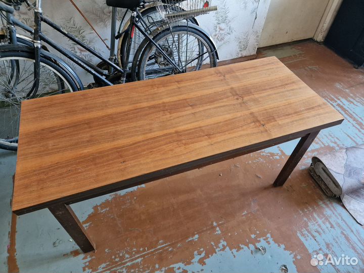 Большой обеденный стол