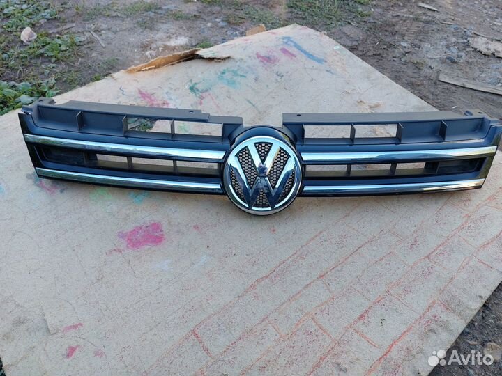 Решетка радиатора VW Touareg 2 2010-14