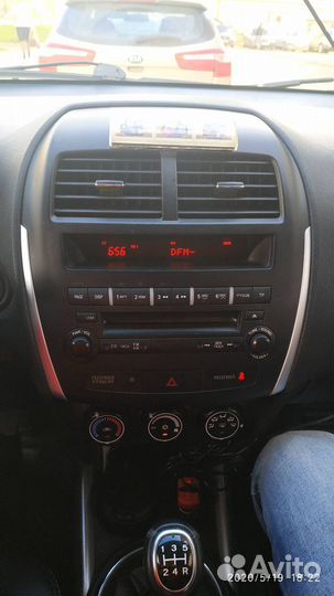 Переходная рамка и штатная магнитола