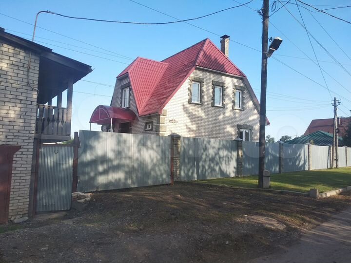 Коттедж 200 м² на участке 12 сот.