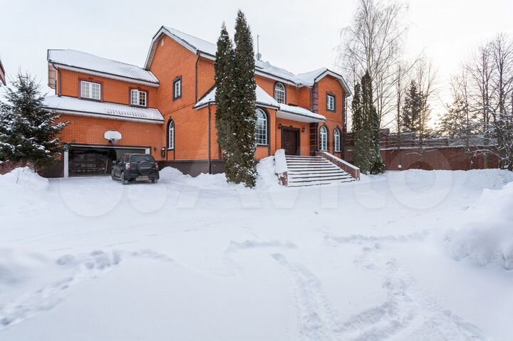 Дом 640 м² на участке 45 сот.