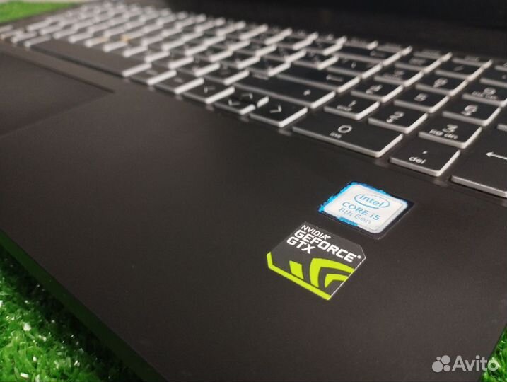 Игровой ноутбук HP Pavilion i5 (8th) GTX 1050