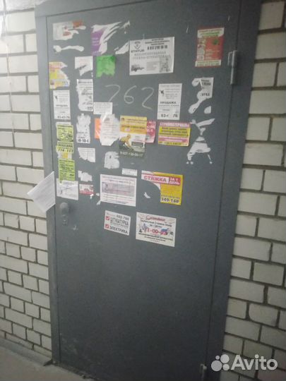 Продаю дверь входную металлическую