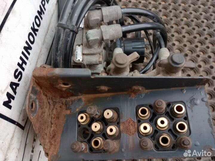 Блок кранов под ящиком акб Scania 5 R-Series