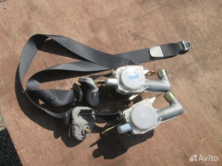 Ремень безопасности передний Toyota Ist NCP65