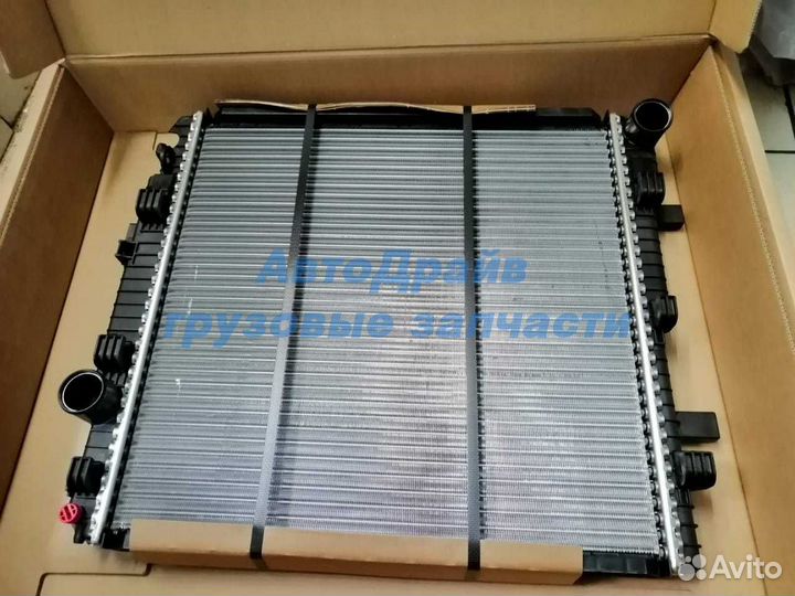 Радиатор охлаждения Мерседес Атего A9705000503