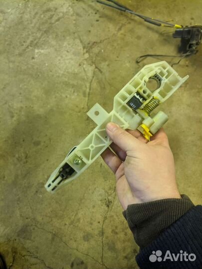 Ручка двери и механизм стеклоподъемников kia rio 3