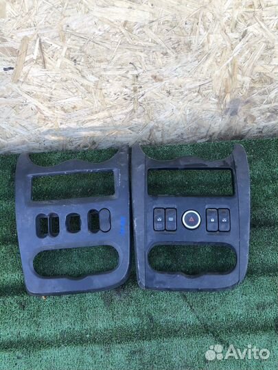 Центральная консоль Renault Logan