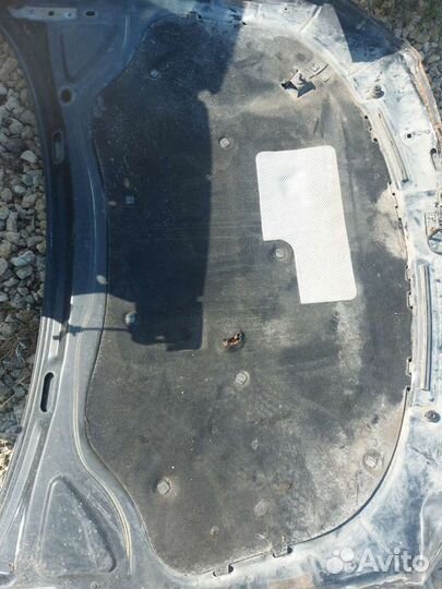 Шумка капота на Volkswagen Passat B6