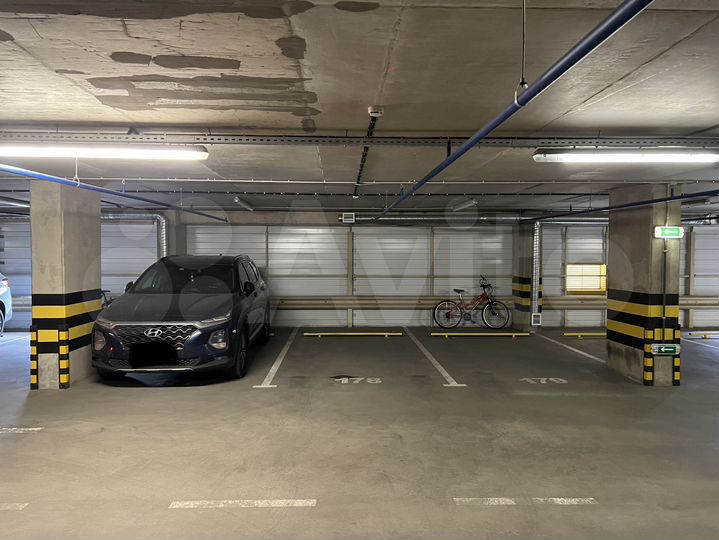 Машиноместо, 14 м²