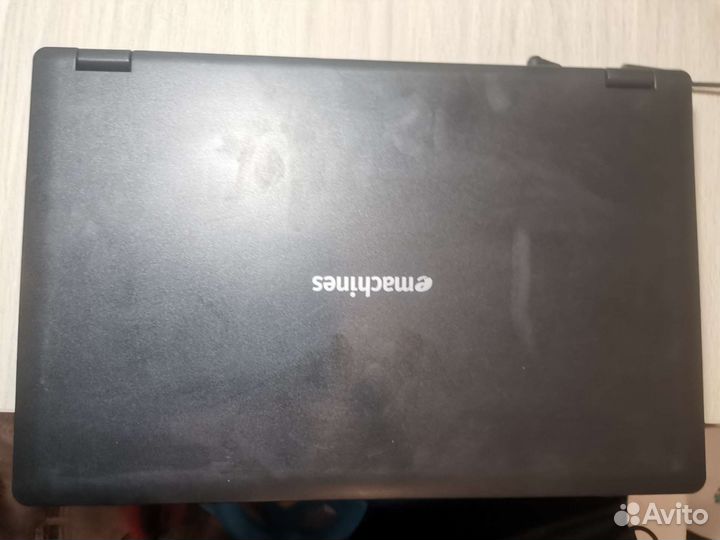 Ноутбук emachines e528