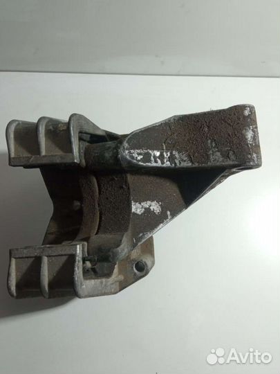 Кронштейн кпп Opel Vectra B 90497583