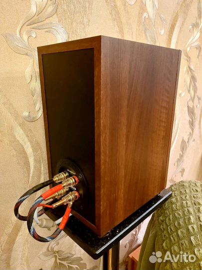 Monitor audio reference Walnut