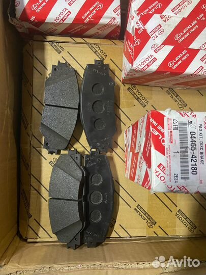 Тормоз колодка передняя Toyota RAV4 оригина