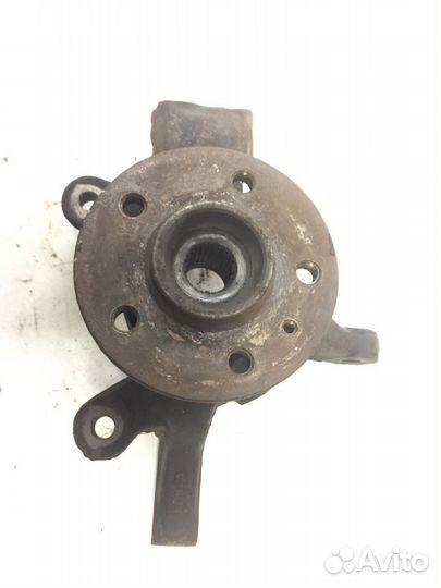 Кулак передний правый Мерседес Вито 638