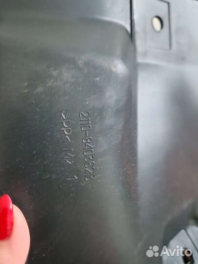 Подкрылки передние на правую сторону priora 2170