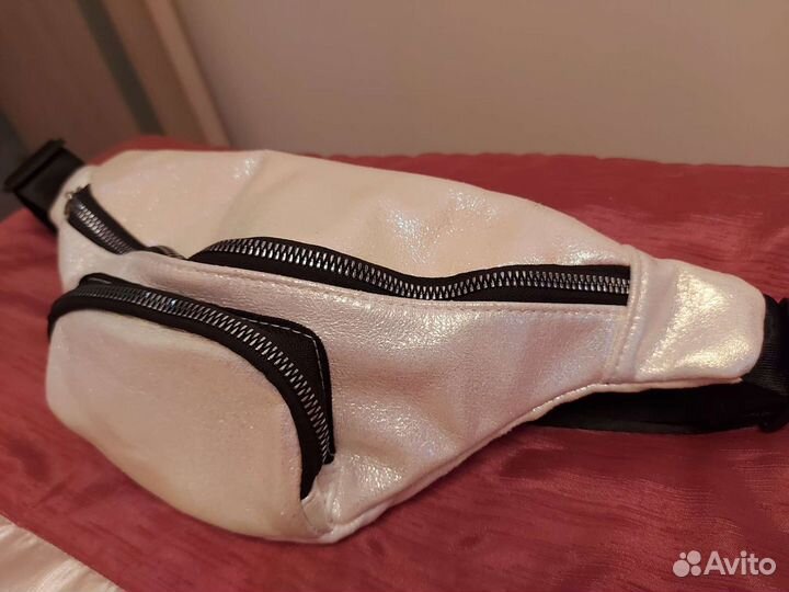 Перламутровая сумочка на пояс или через плечо