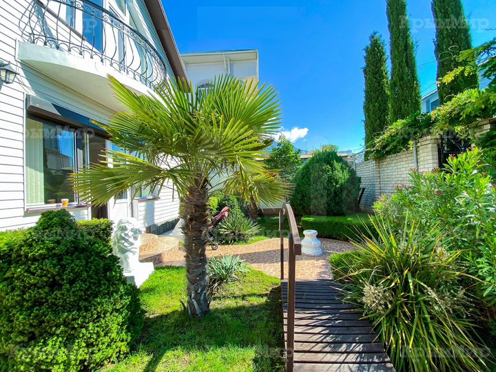 Дом 250 м² на участке 6 сот.