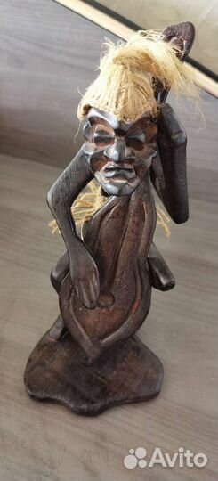 Статуэтка асмат-виолончелист