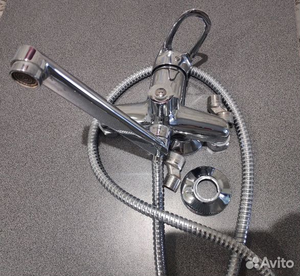 Продам смеситель для ванны