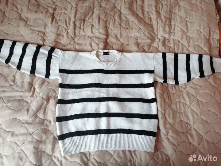 Продам детский свитер полосатый