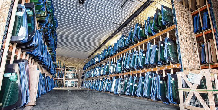 Заднее стекло Мазда 3 (2003-08)