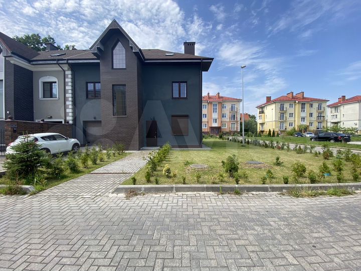 Коттедж 260 м² на участке 3,1 сот.