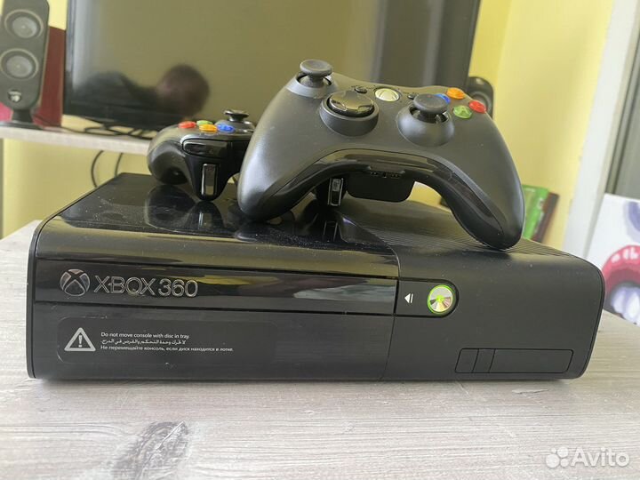 Xbox 360 E прошита 200+ игр + 2 геймпада