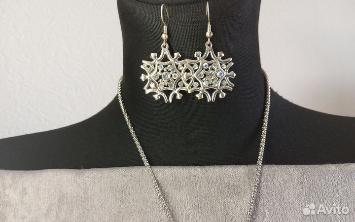 Комплект бижутерии серьги и кулон