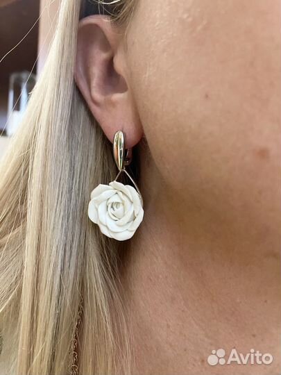 Серьги розы белые