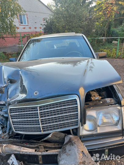 Mercedes-Benz E-класс 2.2 AT, 1994, битый, 293 000 км